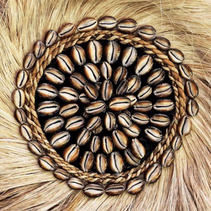Décoration murale fibre d'Abaca et coquillages TRIBAL 55 cm