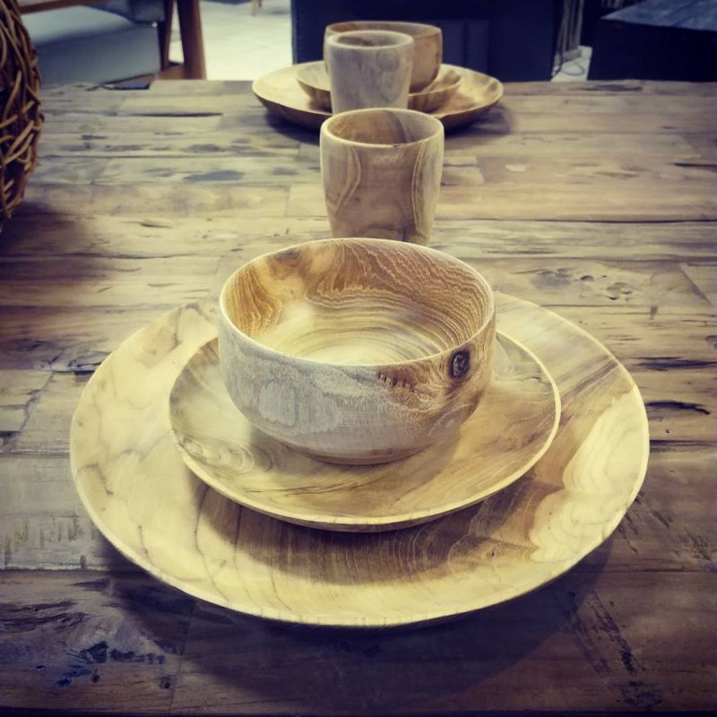 Assiette et autres pour la table en teck KAYU 2 tailles